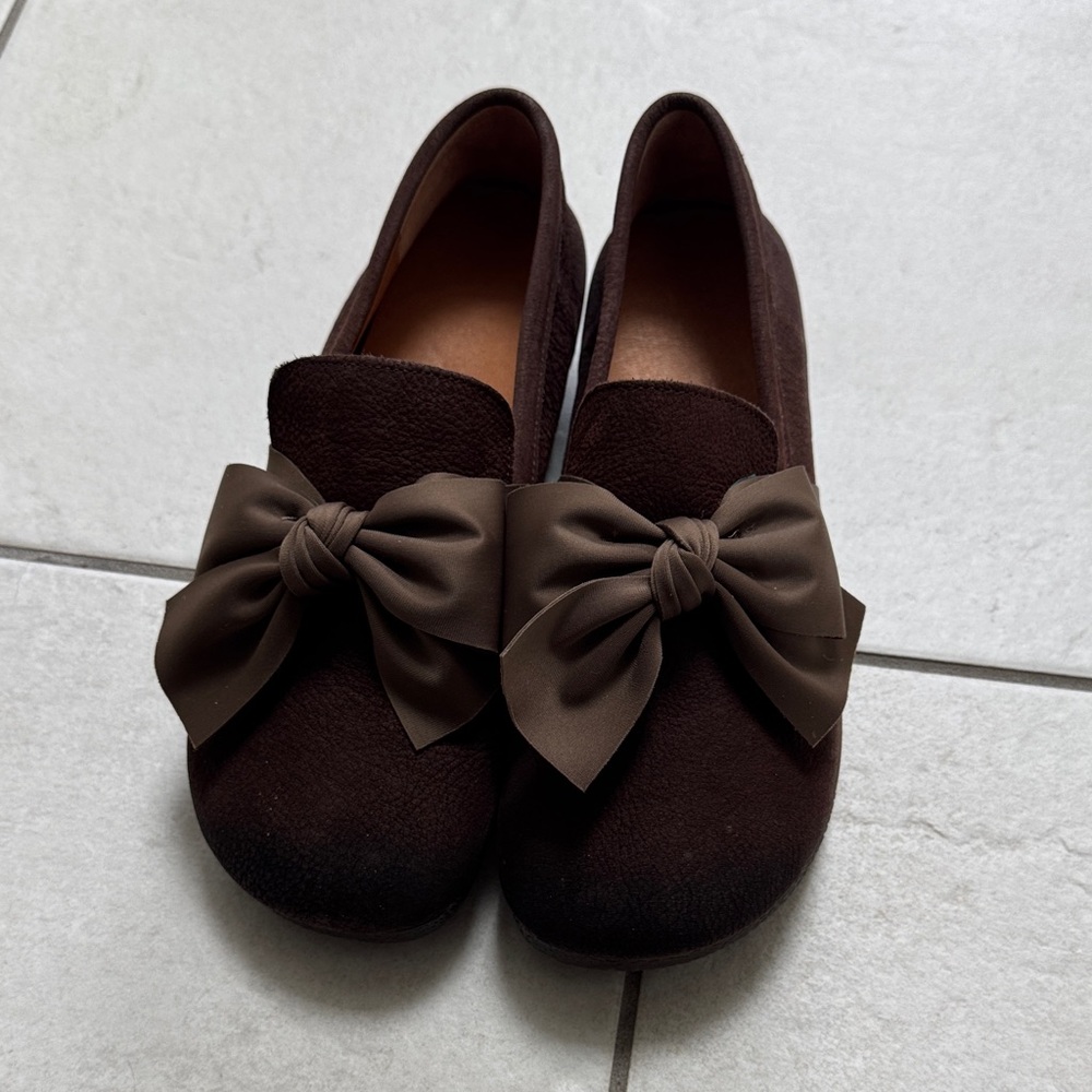Women’s Brown Bow Accent Slip-On Flats